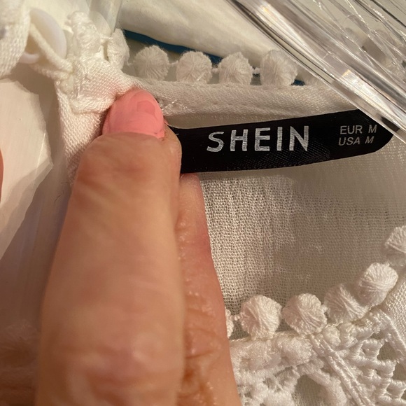 Shein white crinkle top size M - Picture 2 of 5
